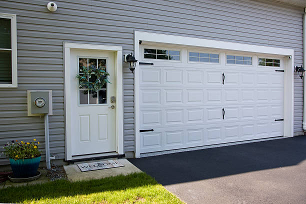 24/7 Emergency Garage Door Panel Replacement experts in Mounds View, MN
